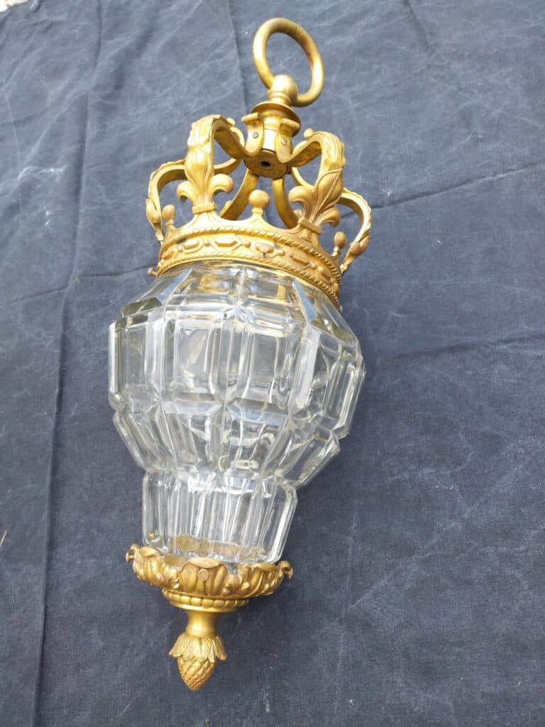 Lanterne Suspendue de Style Versailles en Bronze Doré et Verre Taille Moule du XIXe Siècle pour Estimation de Prix d’Oeuvre d’Art
