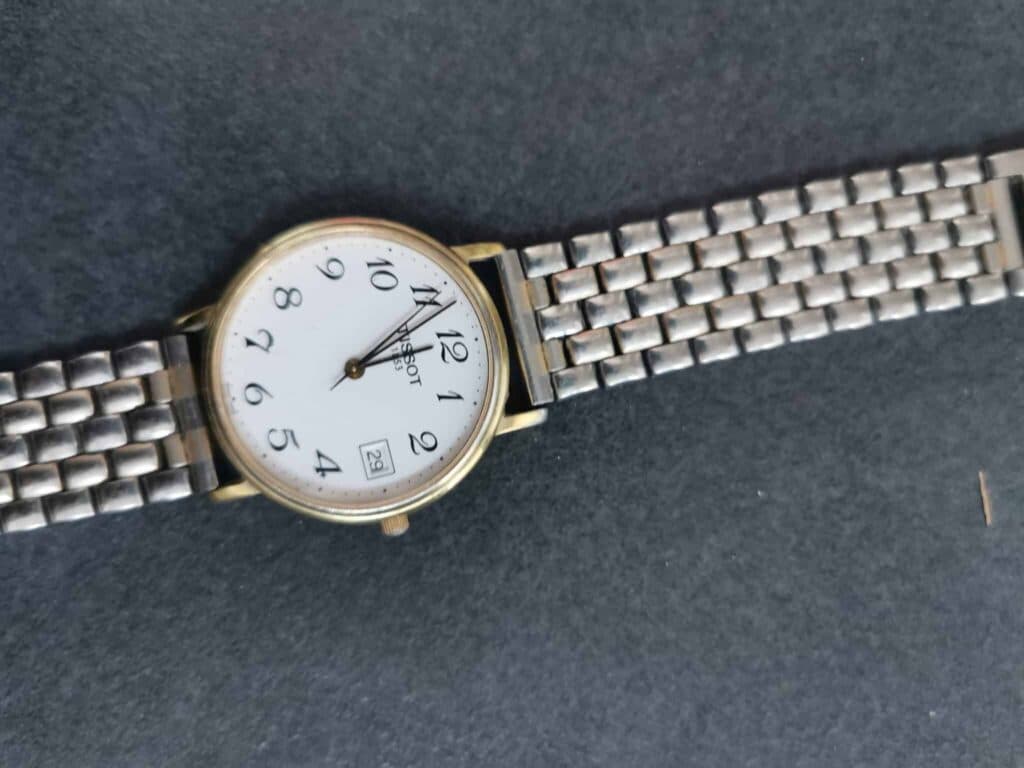 Estimation de Prix des Montres Tissot Water Resistant 30m en Acier Inoxydable et Cristal de Saphir Doré. Estimation de Prix des Montres Tissot Water Resistant 30m en Acier Inoxydable et Cristal de Saphir Doré.