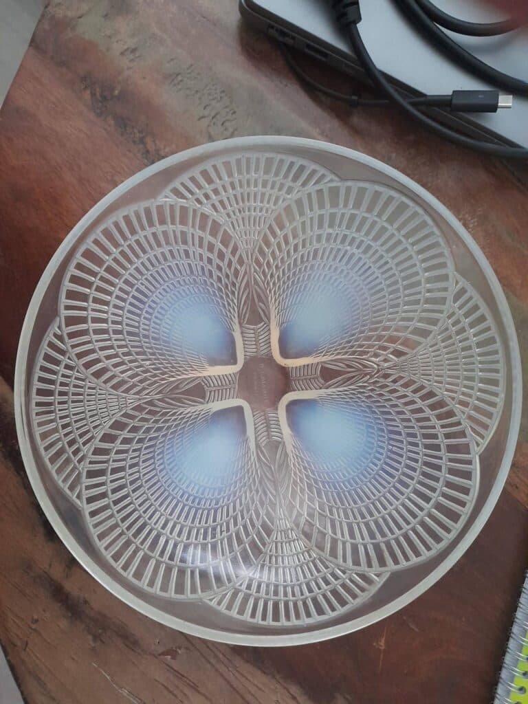 Estimation de la Valeur de la Coupe Coquillage Lalique en Verre Opalescent Parfaite Condition