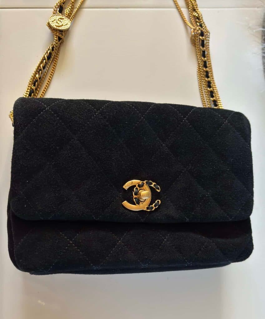 Estimation Professionnelle de la Valeur d’un Sac Chanel dans le Domaine de la Mode Vintage