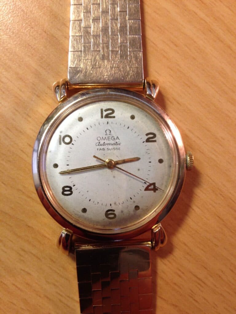 Estimation d’une montre Omega automatique en or avec un diamètre de 35 mm et une épaisseur de 5 mm