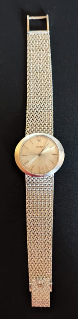 Estimation de prix pour une montre Rolex ultra plate en or blanc avec numéro gravé 1155449