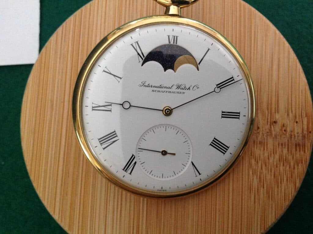 Estimation précise requise pour une Montre de gousset IWC vintage en or 18 carats avec phase de lune, calibre 9521, numéro de série 2316353 datant de l’époque 1920