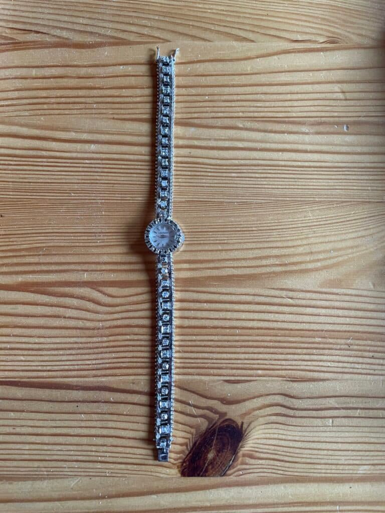 Estimation de valeur pour une Montre bracelet de marque Jaeger Lecoultre, un héritage familial précieux des années 50-60 en bon état