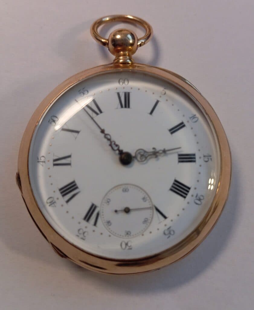 Estimation de valeur pour une montre à gousset antique en état correct avec rayures mineures et inscriptions internes spécifiques