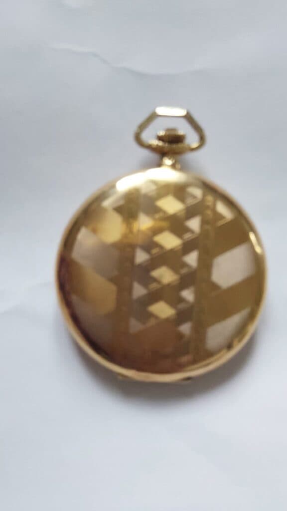 Estimation de la valeur d’une montre à gousset INVICTA en or gravée avec la mention “Médaille d’or 1895” en excellent état
