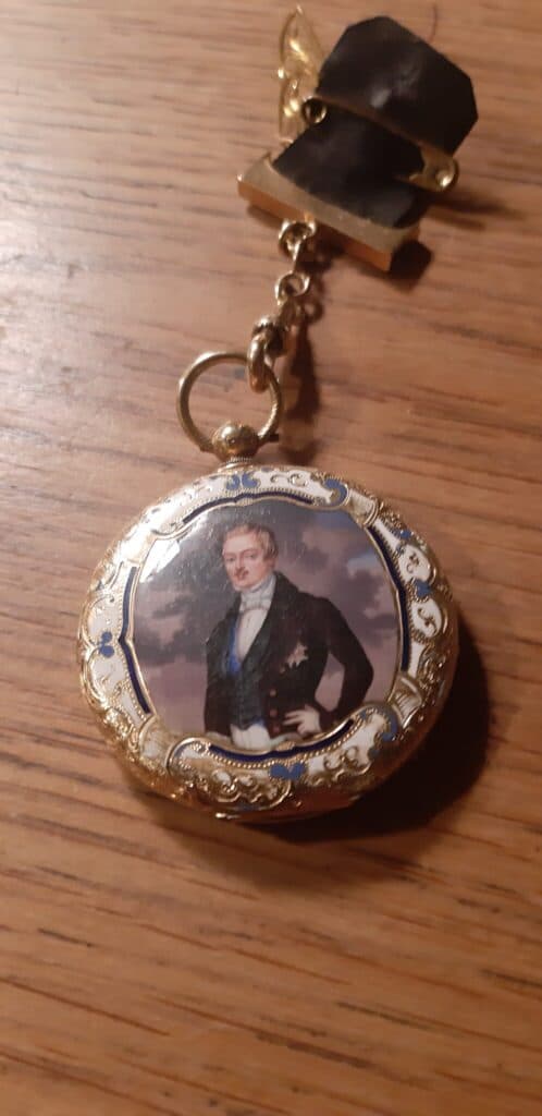 Estimation d’une Montre Gousset Bourbon Émaillée du 19ème Siècle en Or