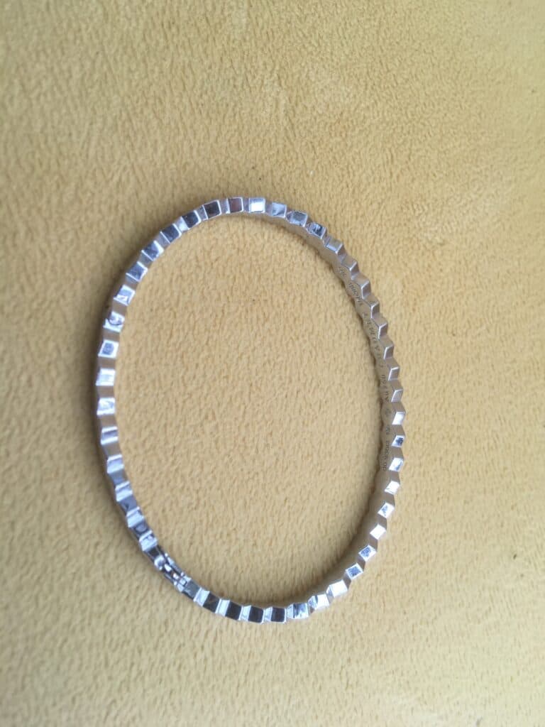 Estimation de la valeur d’un bracelet Bee de Chaumet en or blanc orné de 13 diamants