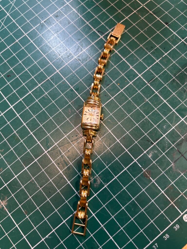 Estimation d’une montre Herma en or avec poinçon tête d’aigle Estimation d’une montre Herma en or avec poinçon tête d’aigle