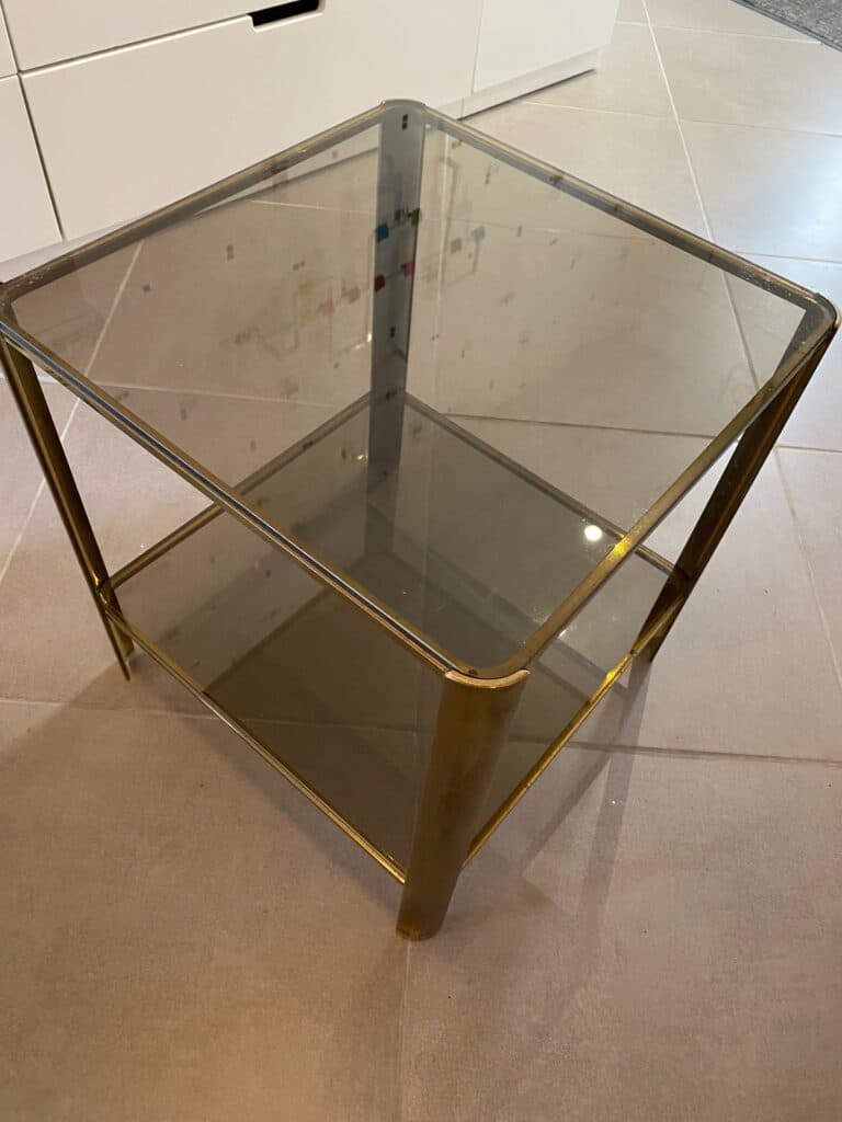 Estimation d’une table basse design en verre et métal bronze