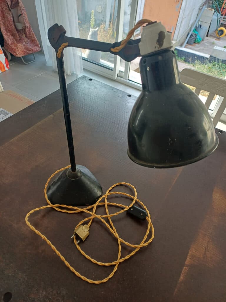 Estimation d’une lampe ancienne GRAS RAVEL en métal noir Estimation d’une lampe ancienne GRAS RAVEL en métal noir