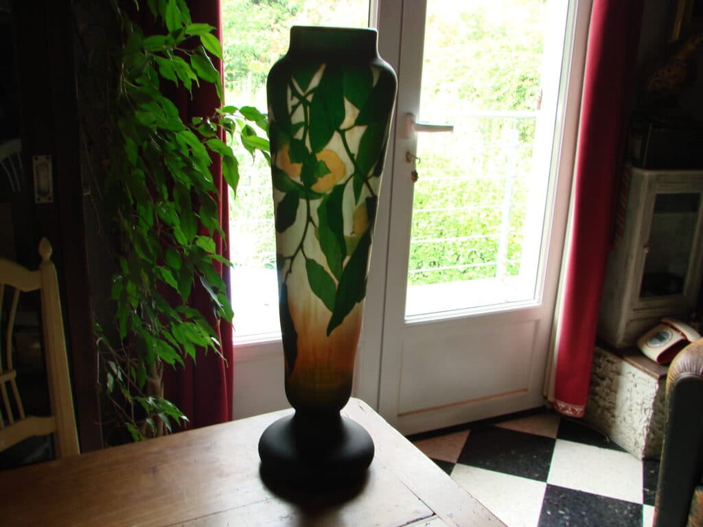 Estimation professionnelle d’un grand vase signé DAUM NANCY Estimation professionnelle d’un grand vase signé DAUM NANCY