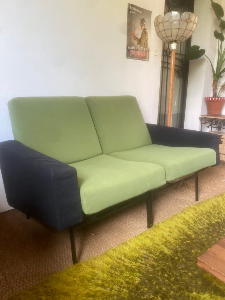 Estimation d’un ensemble fauteuils et banquette Pierre Guariche modèle G10 Estimation d’un ensemble fauteuils et banquette Pierre Guariche modèle G10