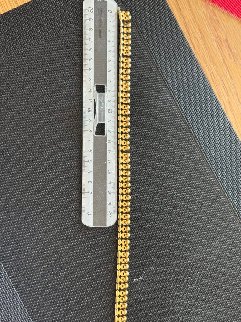 Estimation d’un collier vintage des années 60 en louches dorées articulées Estimation d’un collier vintage des années 60 en louches dorées articulées