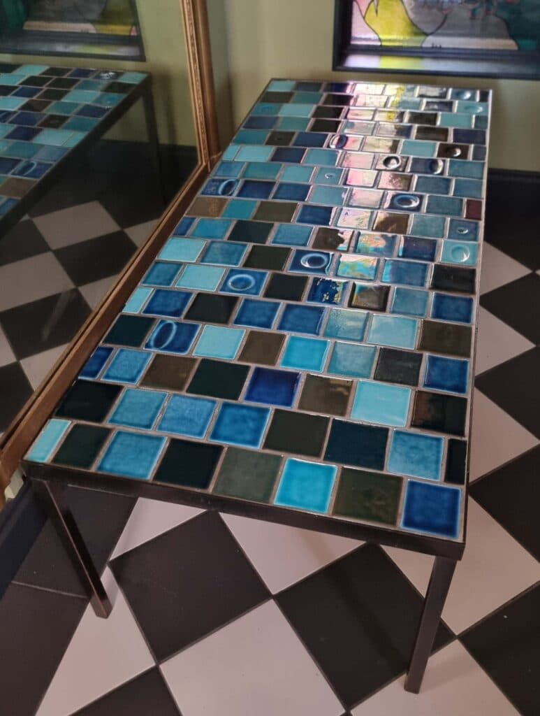 Estimation d’une table basse Roger Capron en céramique bleue des années 60 Estimation d’une table basse Roger Capron en céramique bleue des années 60