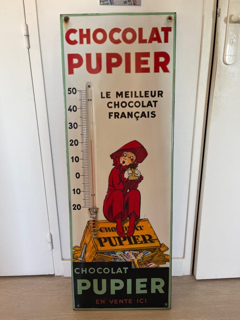 Estimation de la plaque émaillée Chocolat Pupier par Jean d’Ylen Estimation de la plaque émaillée Chocolat Pupier par Jean d’Ylen