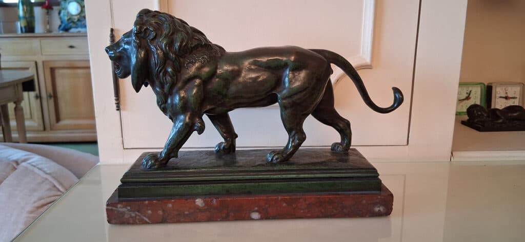 Estimation d’une sculpture en bronze de lion signé “Barye Estimation d’une sculpture en bronze de lion signé “Barye