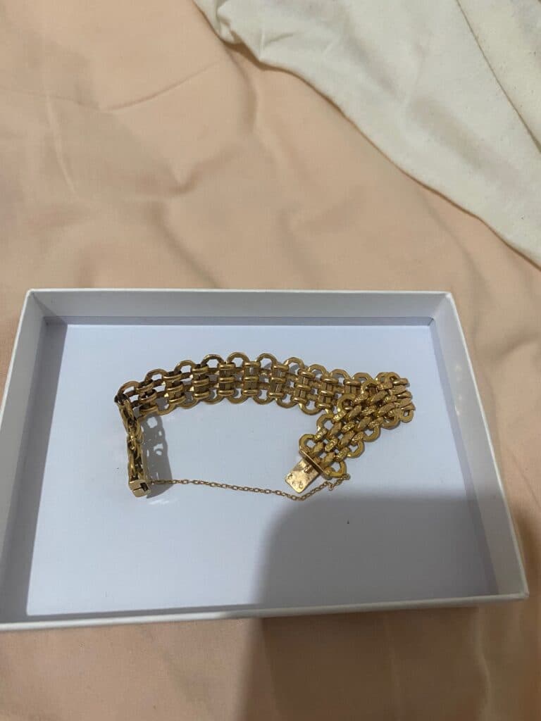 Estimation d’un bracelet en chaîne large en or jaune de 17,20 grammes Estimation d’un bracelet en chaîne large en or jaune de 17,20 grammes