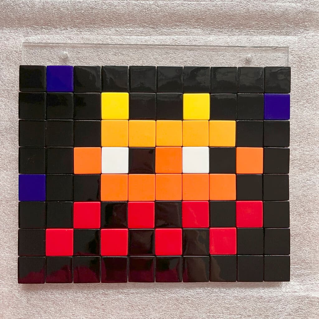 Estimation d’une mosaïque Space Invader numérotée et signée par l’artiste Estimation d’une mosaïque Space Invader numérotée et signée par l’artiste