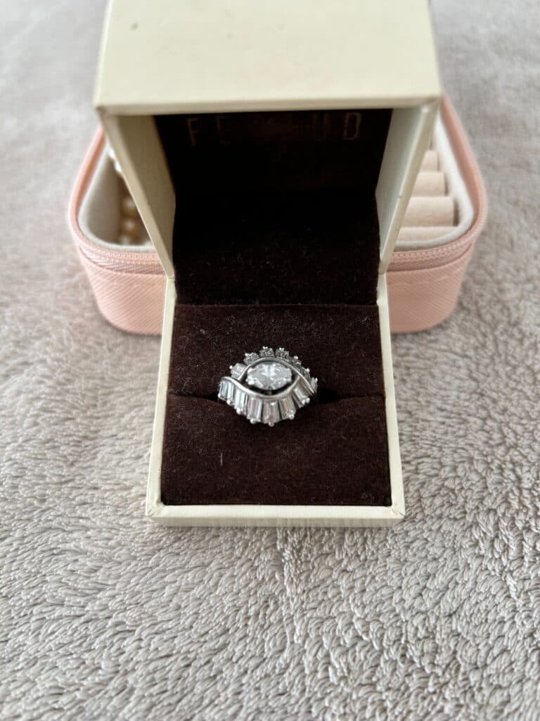 Estimation d’une bague vintage en or blanc ou platine avec diamants Estimation d’une bague vintage en or blanc ou platine avec diamants