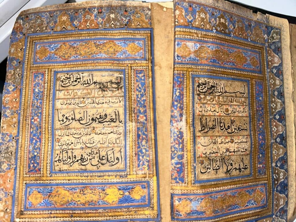Évaluation d’un manuscrit du Saint Coran enluminé du XVIIe siècle Évaluation d’un manuscrit du Saint Coran enluminé du XVIIe siècle